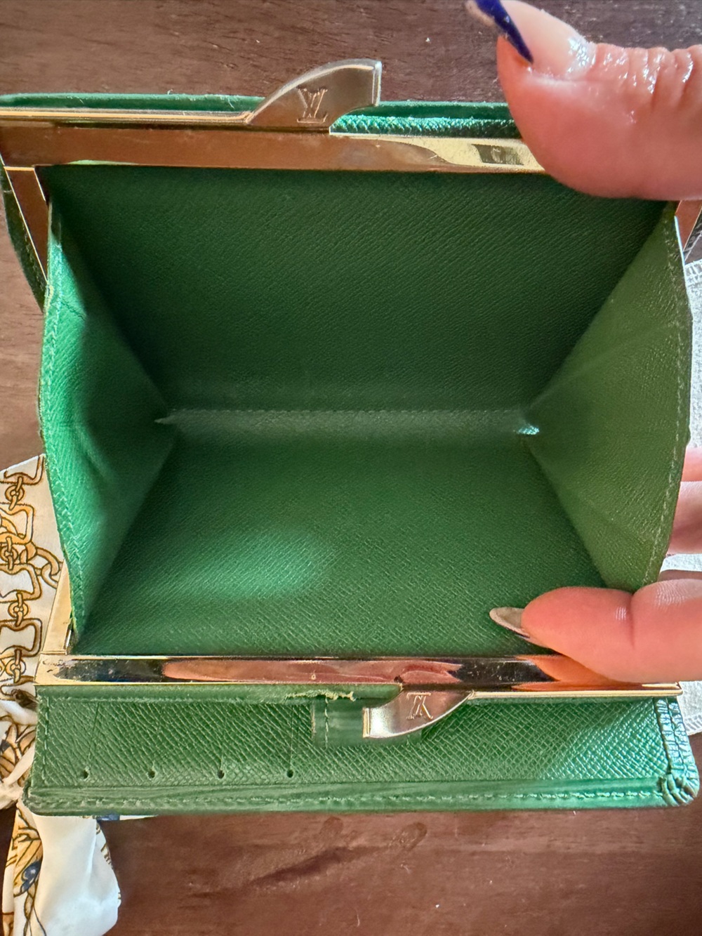 Louis Vuitton Green Epi Leather Kisslock Wallet - Picture 10 of 12